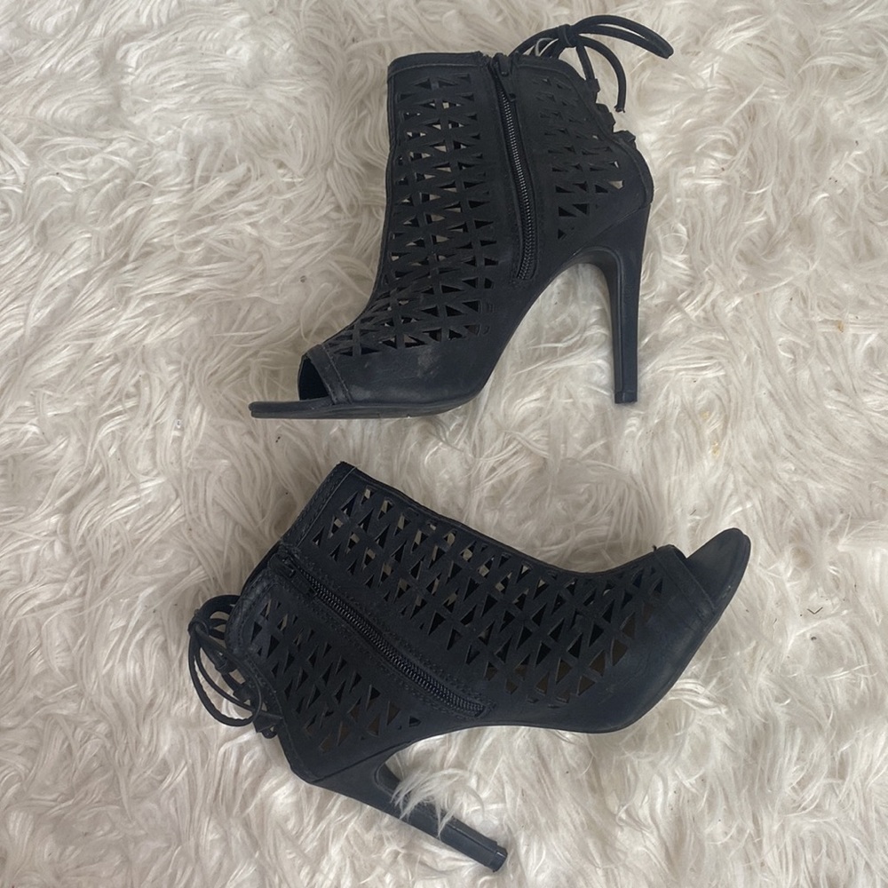 LAUREN CONRAD WOMEN’S GHILLE BLACK DRESS SHOE - Picture 3 of 8